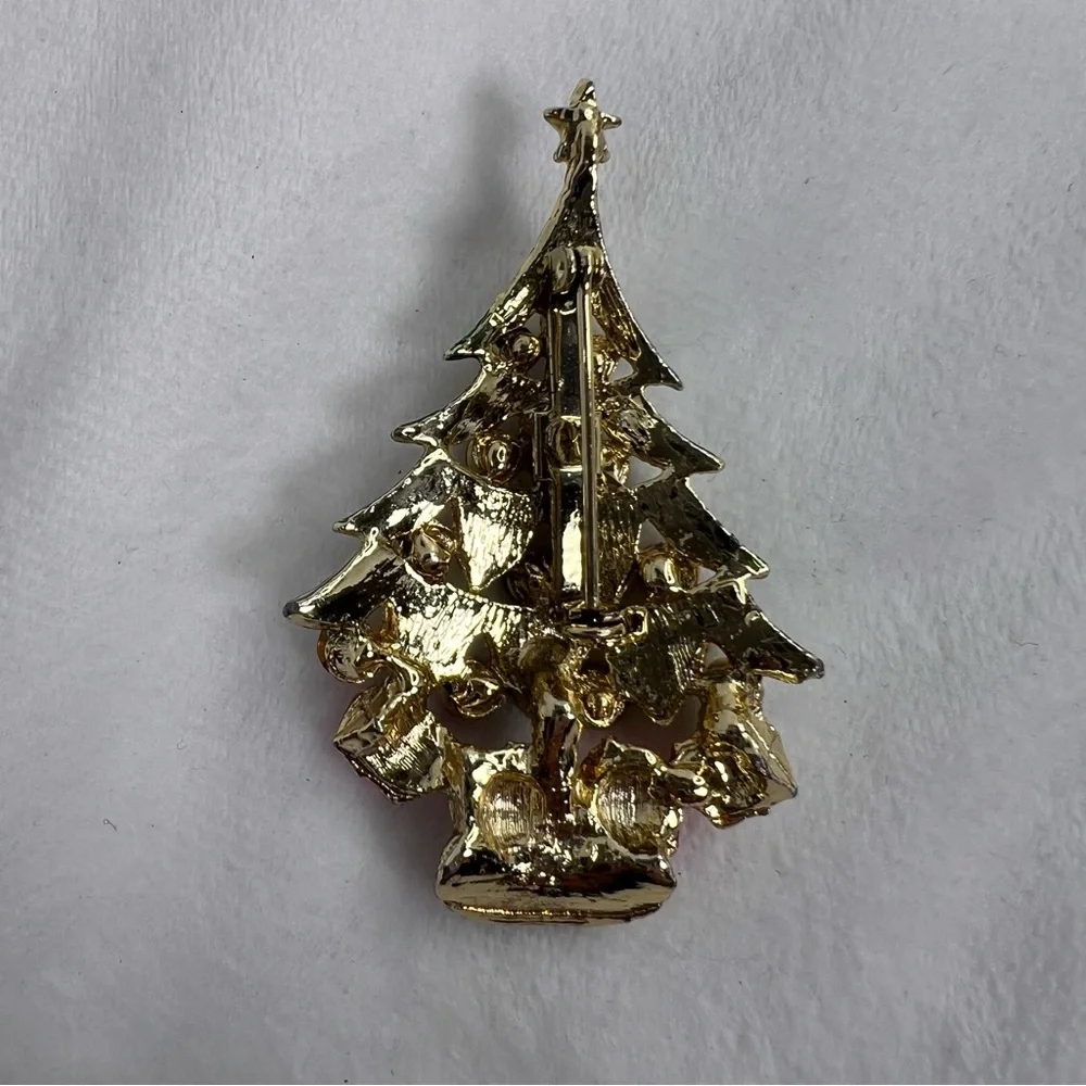 Vintage Christmas Tree Brooch Pin Rhinestones 3D with Presents
